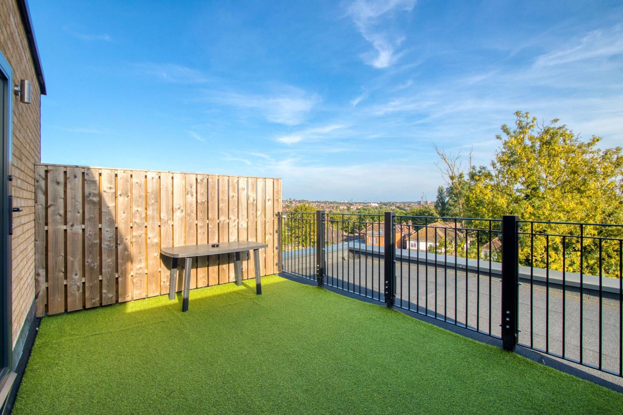 דירות לונדון Modern Penthouse In Wembley מראה חיצוני תמונה