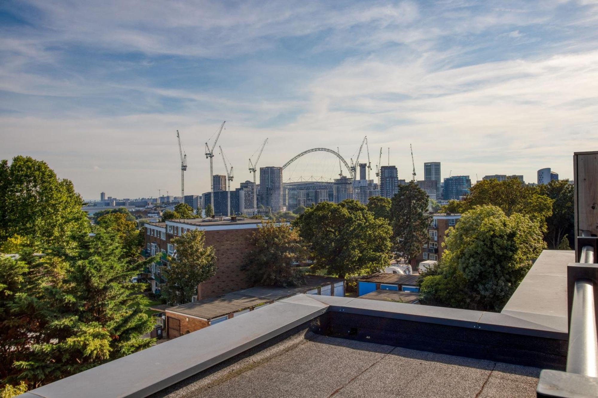 דירות לונדון Modern Penthouse In Wembley מראה חיצוני תמונה